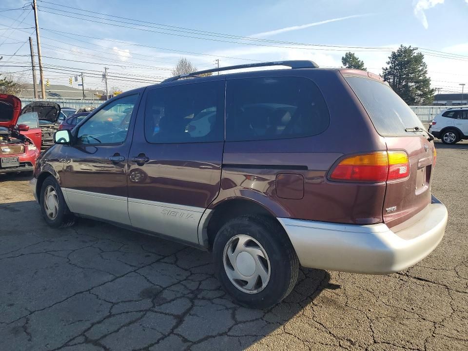 2000 Toyota Sienna xle