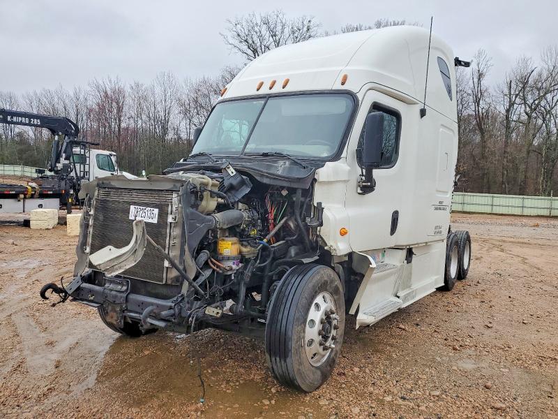 2013 Freightliner Cascadia Semi Truck