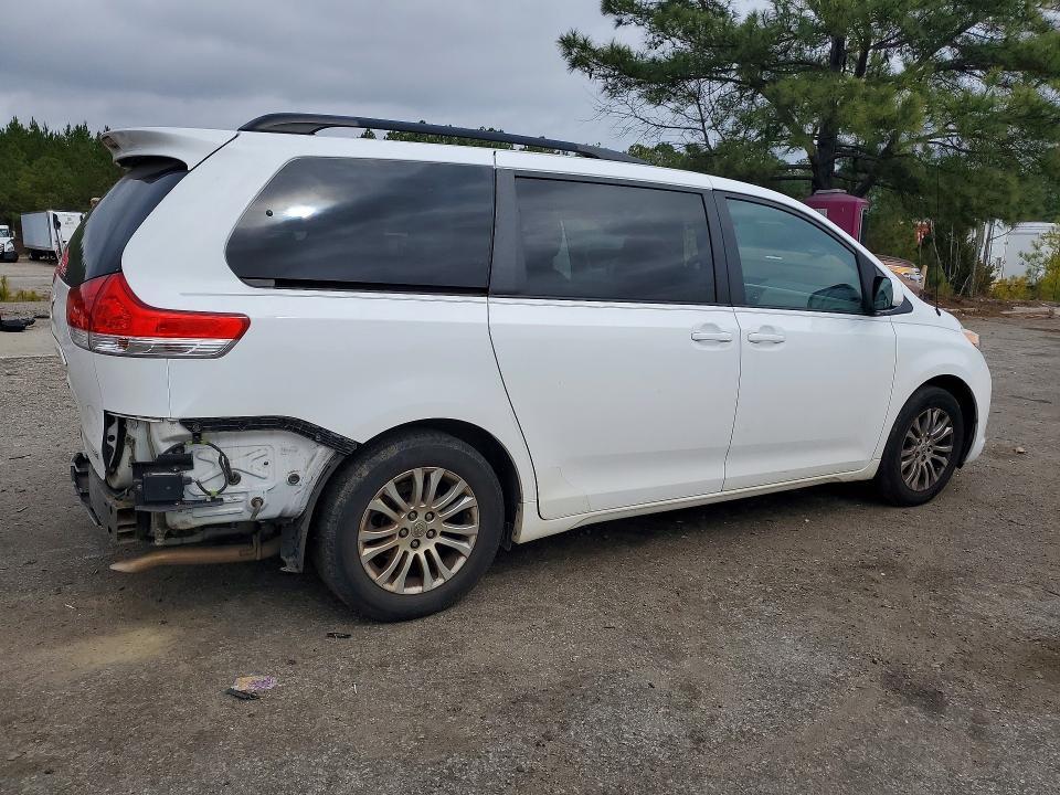 2014 Toyota Sienna xle