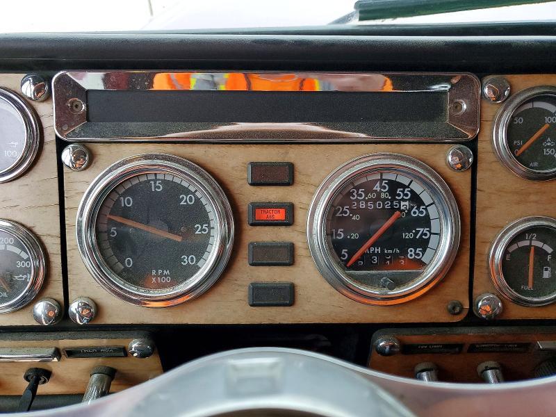1998 Freigliner 1998 Freightliner Semi Truck