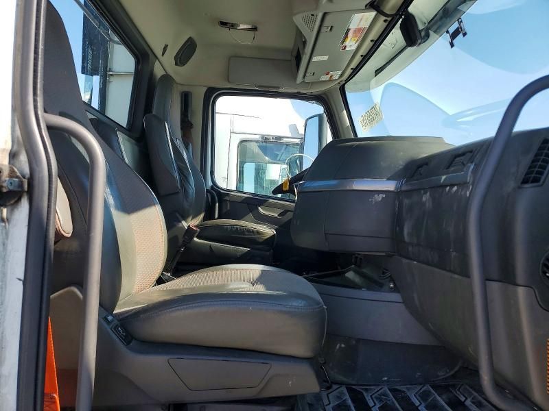 2020 Volvo VNR Semi Truck