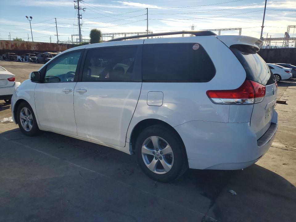 2012 Toyota Sienna le 8-passenger
