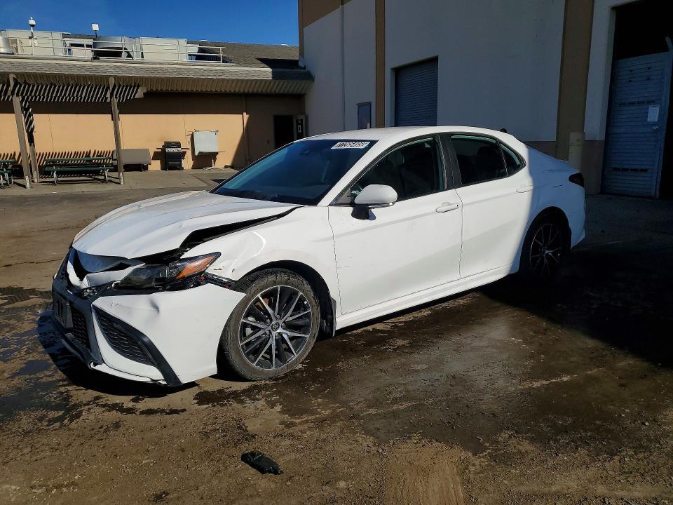 2022 Toyota Camry Hybrid se