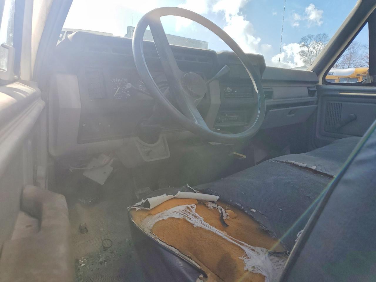 1998 Ford F800 BOX Truck