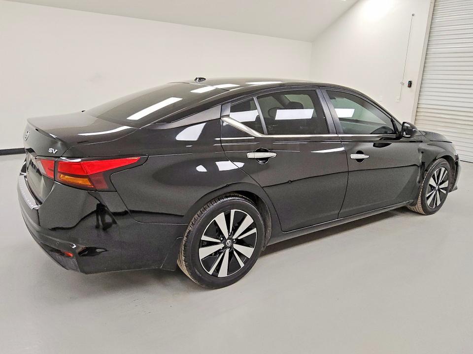 2022 Nissan Altima 2.5 sv