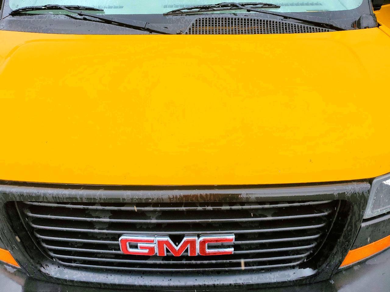 2023 GMC Savana BOX Truck