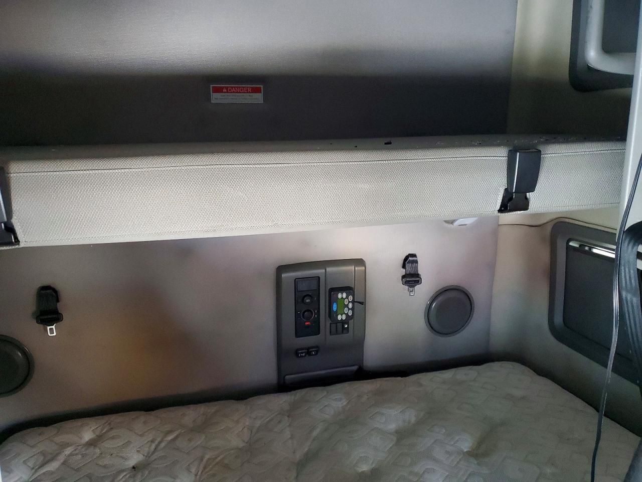 2019 Volvo VNL Semi Truck