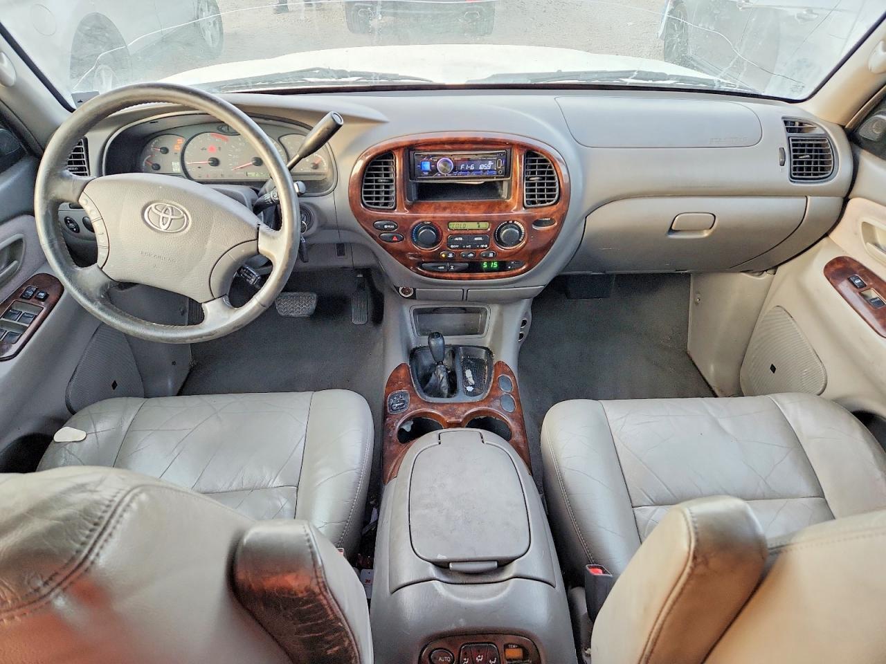 2004 Toyota Sequoia SR5