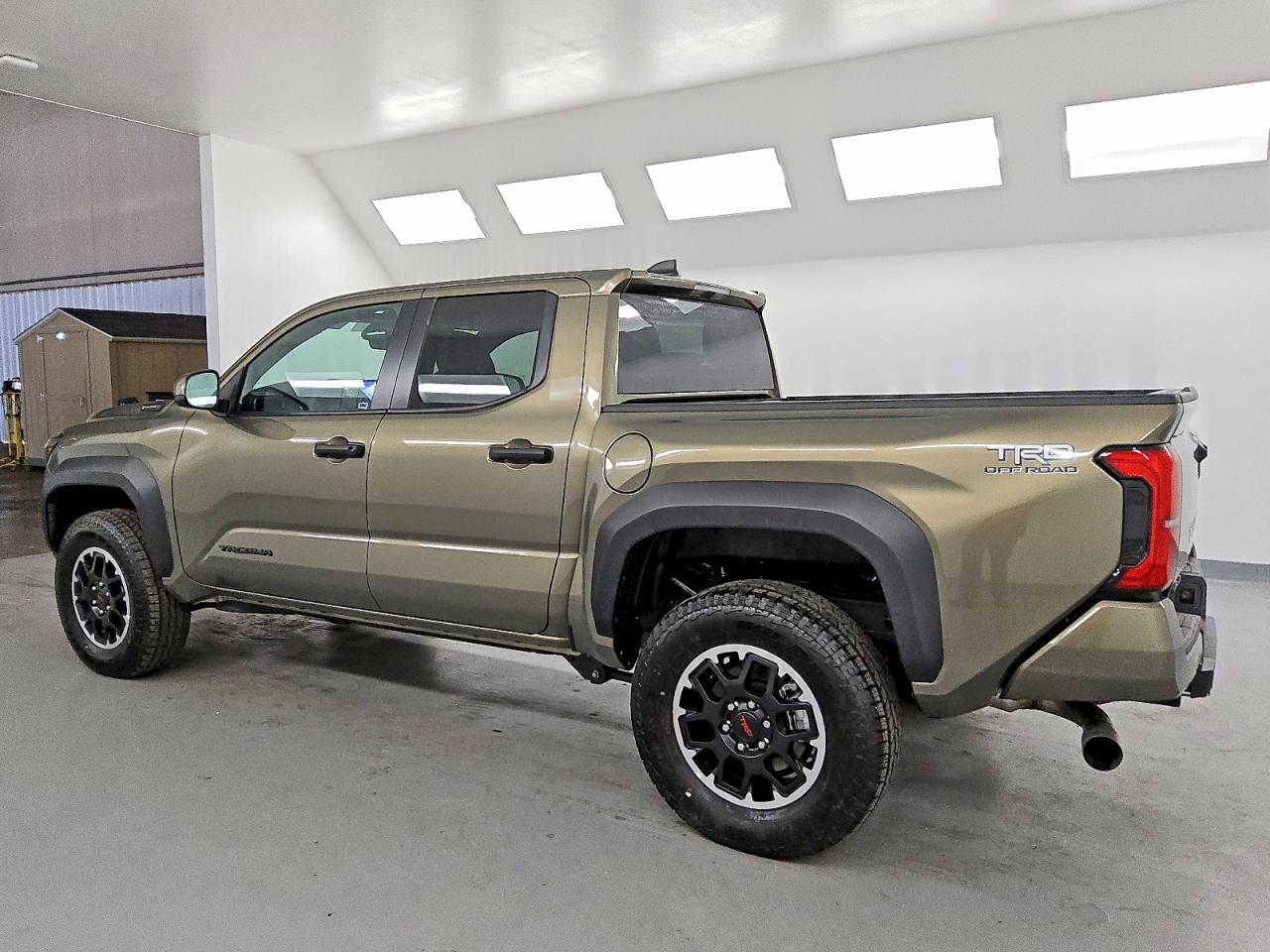 2025 Toyota Tacoma TRD OFF-ROAD HV