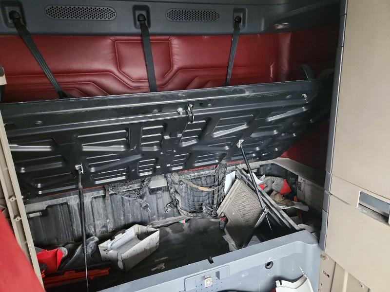 2014 Freightliner Cascadia Semi Truck