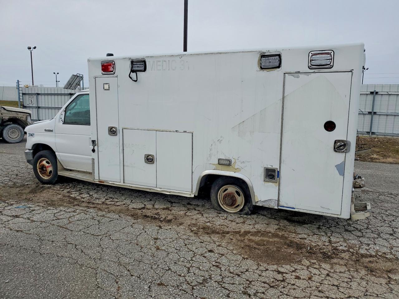 2019 Ford Econoline E450 Super Duty Cutaway Van
