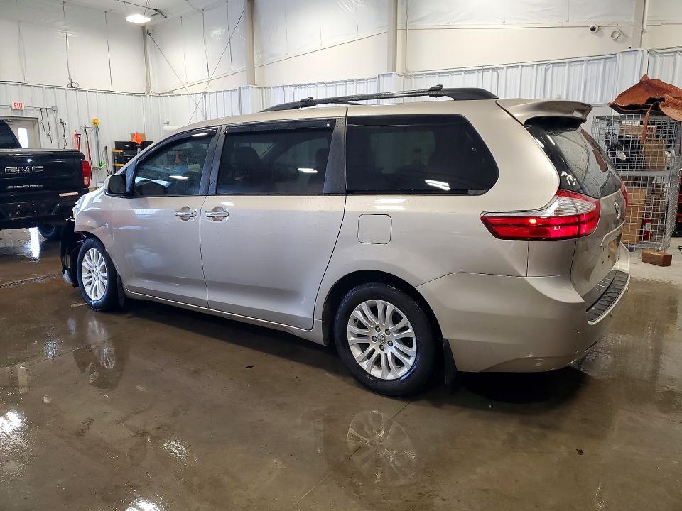 2017 Toyota Sienna xle 8-passenger