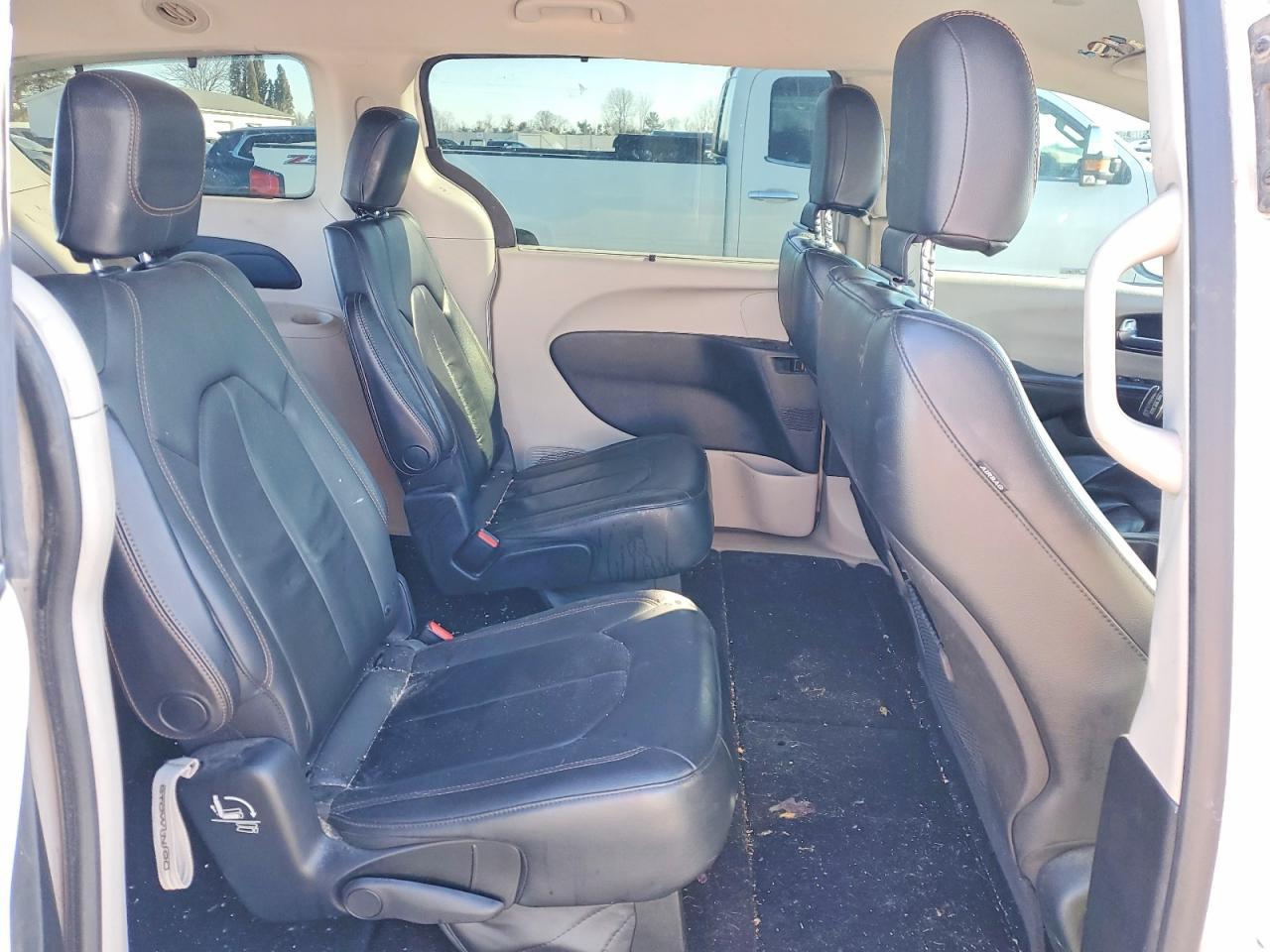 2017 Chrysler Pacifica Touring l