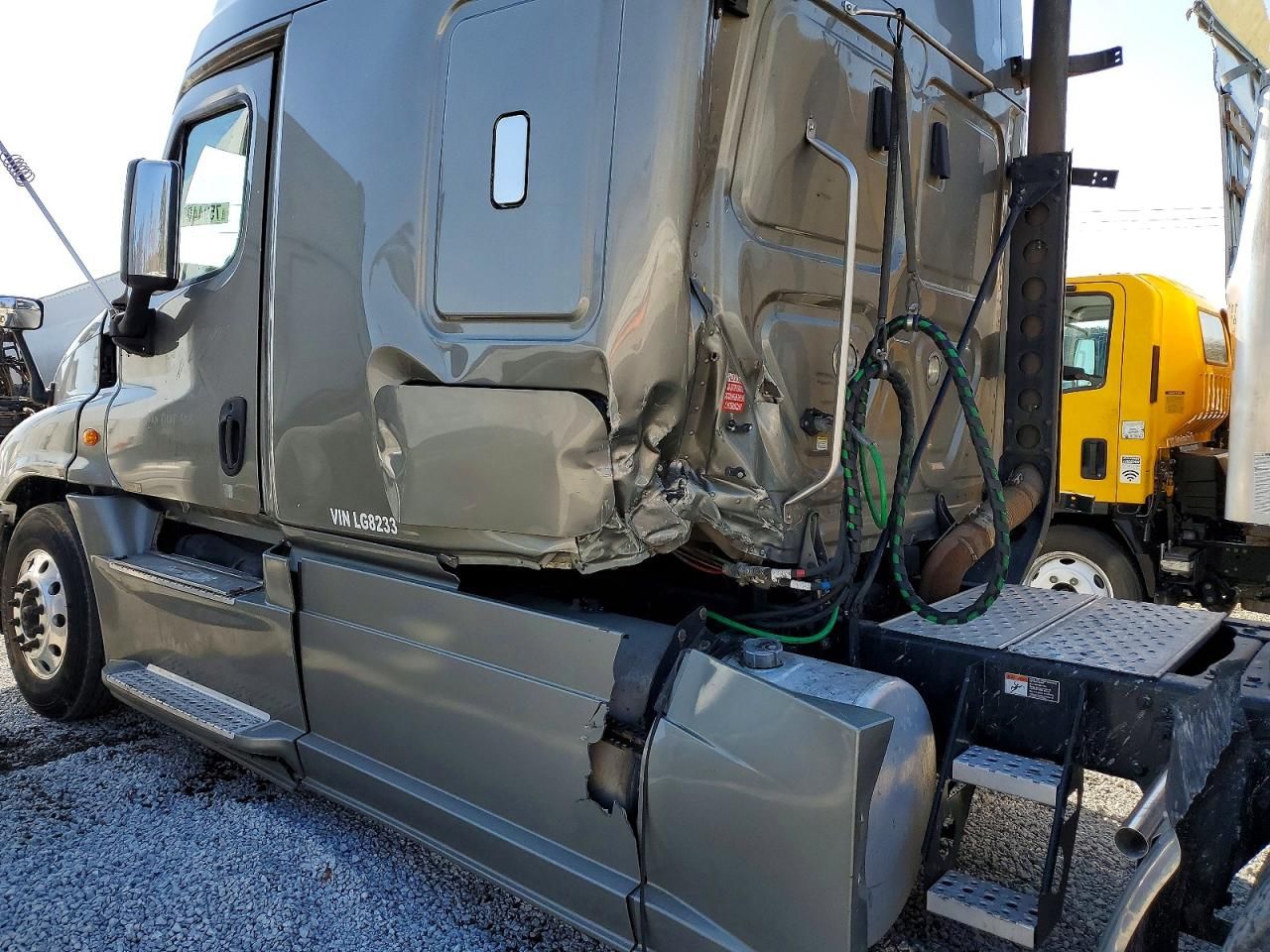 2020 Freightliner Cascadia Semi Truck