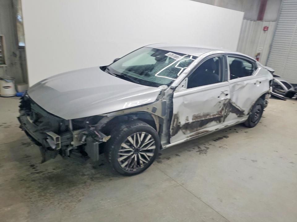 2024 Nissan Altima sv