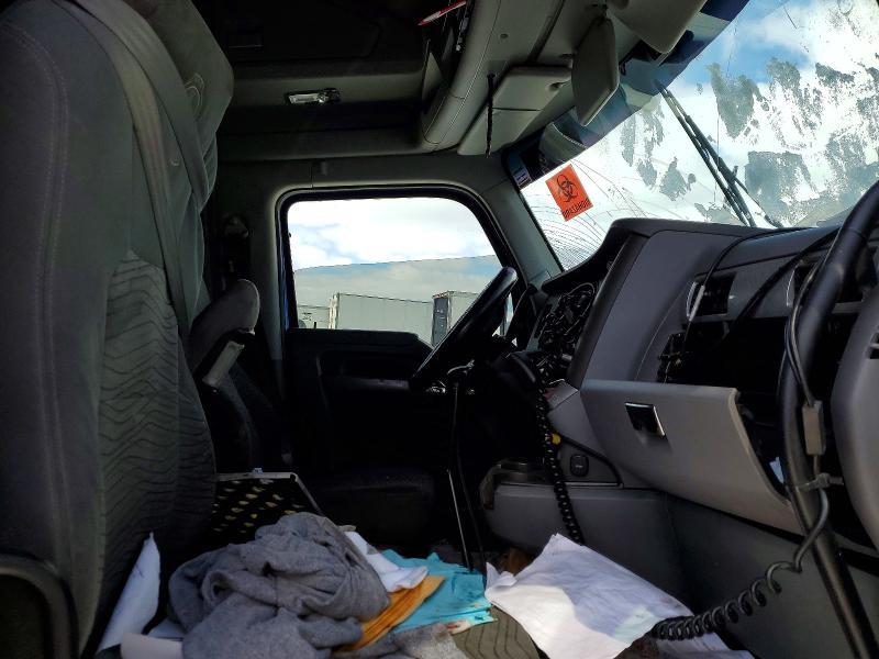 2017 Kenworth T680 Semi Truck