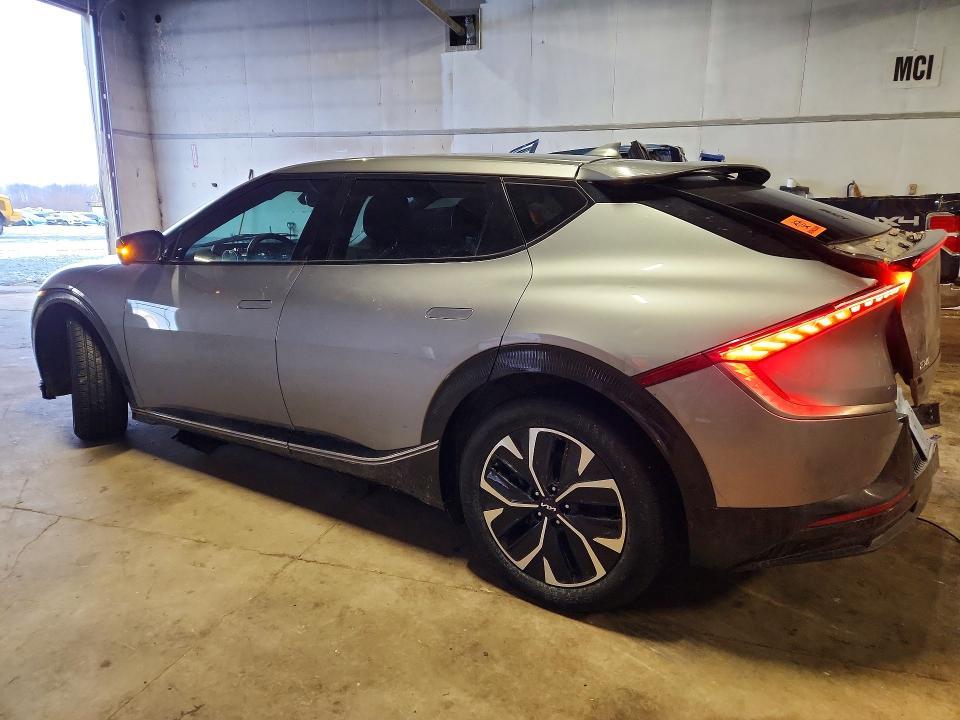 2022 KIA EV6 Light