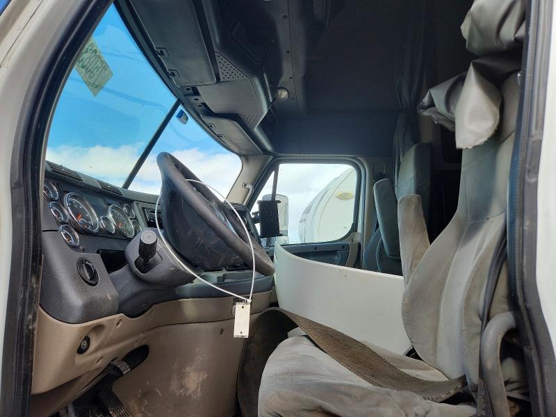 2016 Freigliner 2016 Freightliner Cascadia 125 Semi Truck