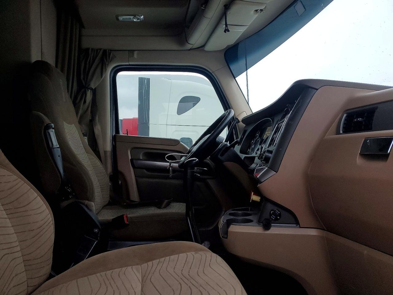 2014 Kenworth Construction T680