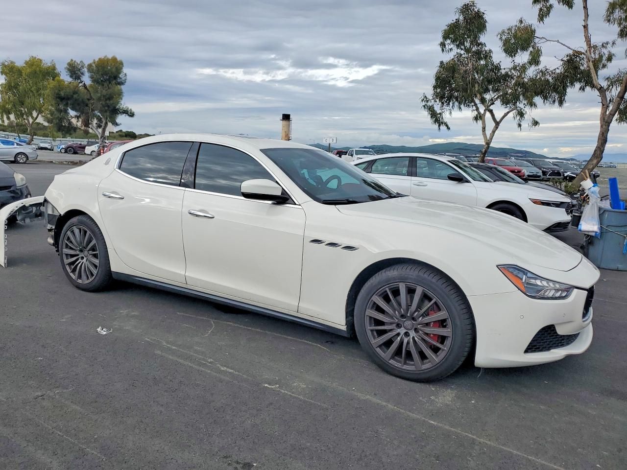 2017 Maserati Ghibli Luxury