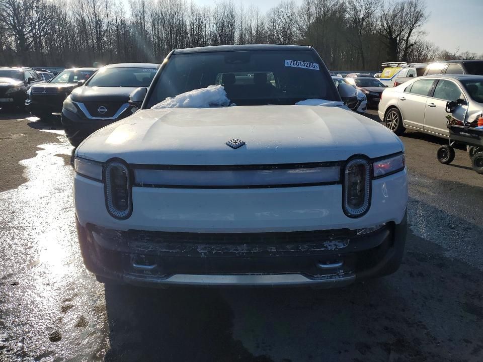 2024 Rivian R1S Adventure