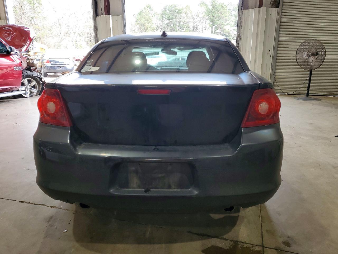 2011 Dodge Avenger lux