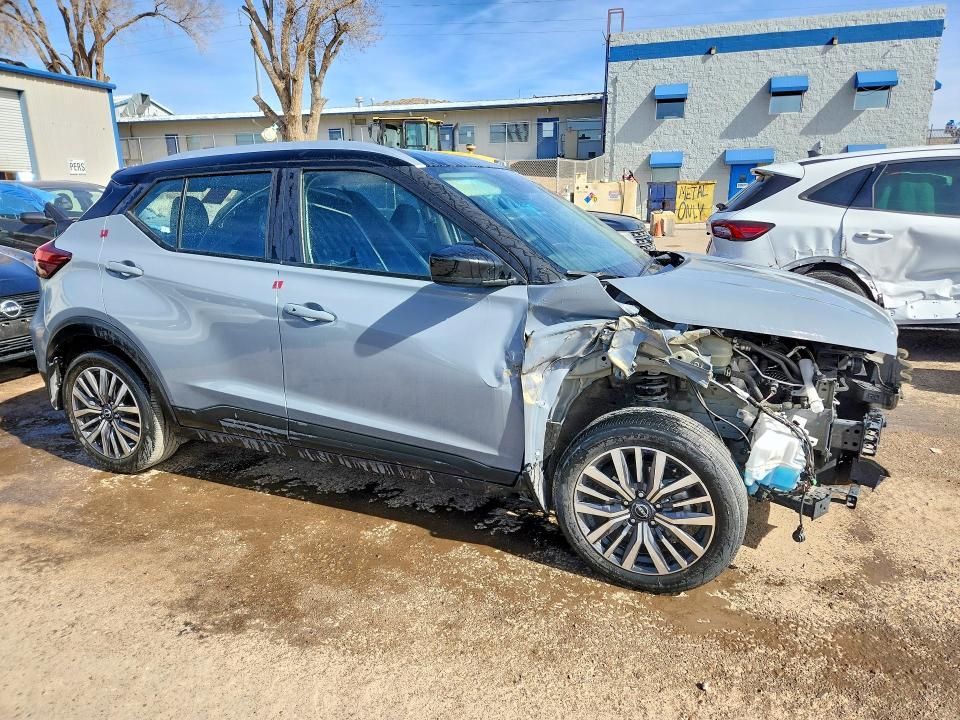 2023 Nissan Kicks sv