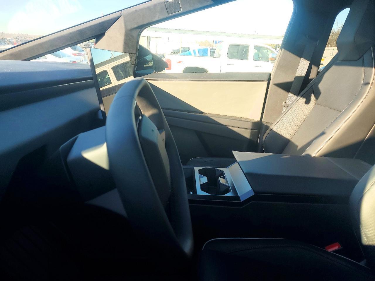 2025 Tesla Cybertruck