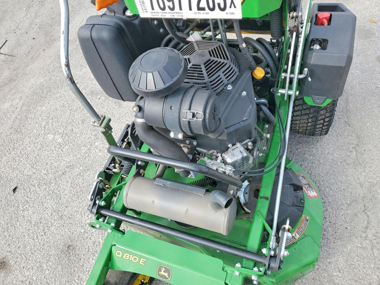 2025 John Deere 810E 36 DK Commercial Turf Mower