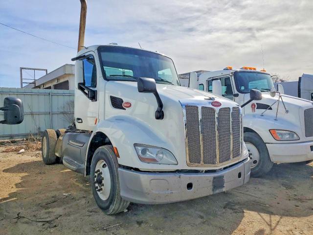 2017 Peterbilt 579 Semi Truck