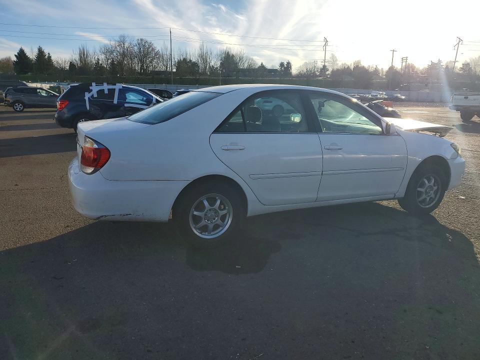 2005 Toyota Camry le
