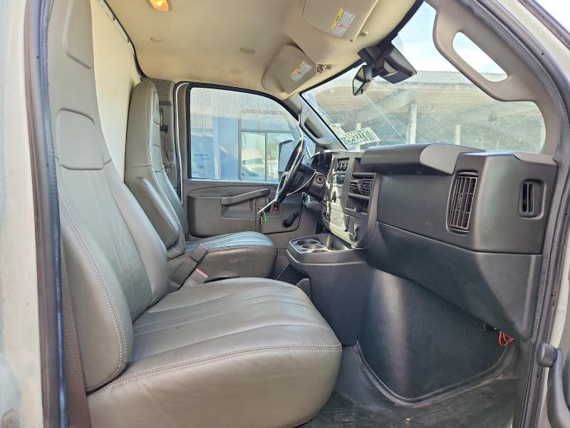 2020 Chevrolet Express BOX Truck