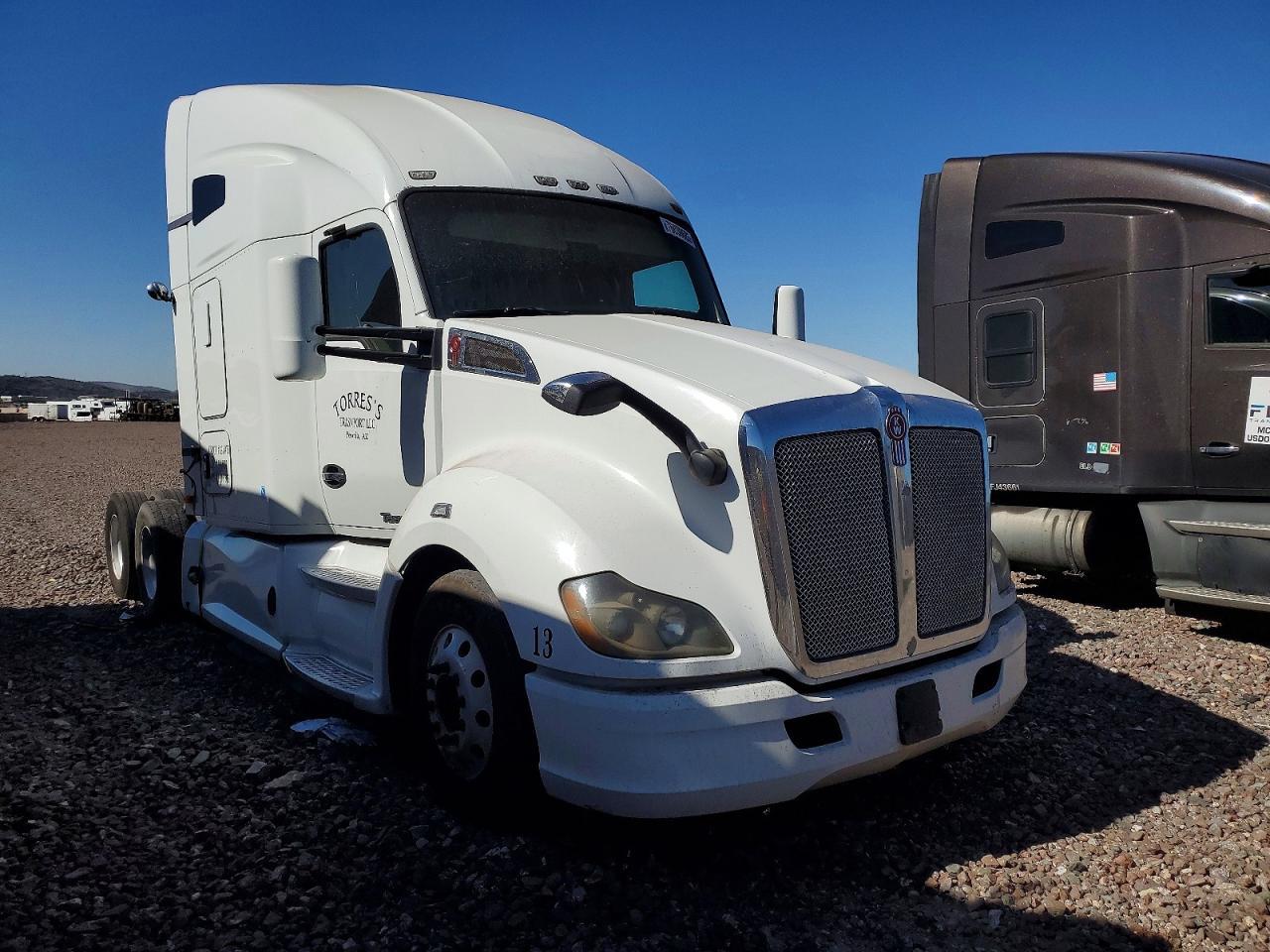 2017 Kenworth T680 Semi Truck