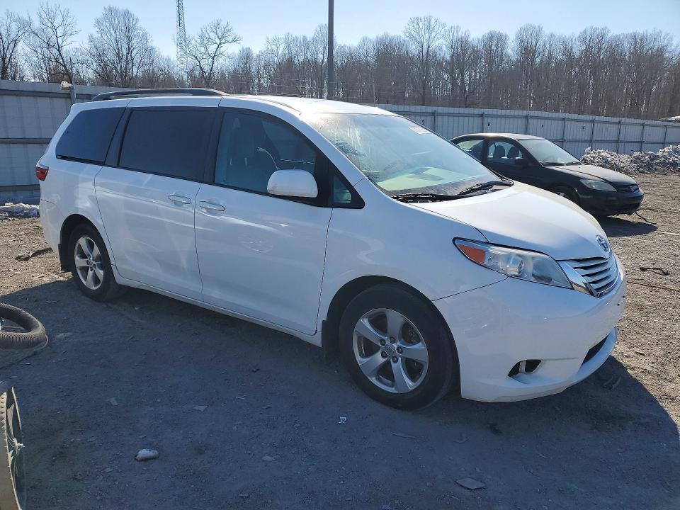 2017 Toyota Sienna le 8 Passenger