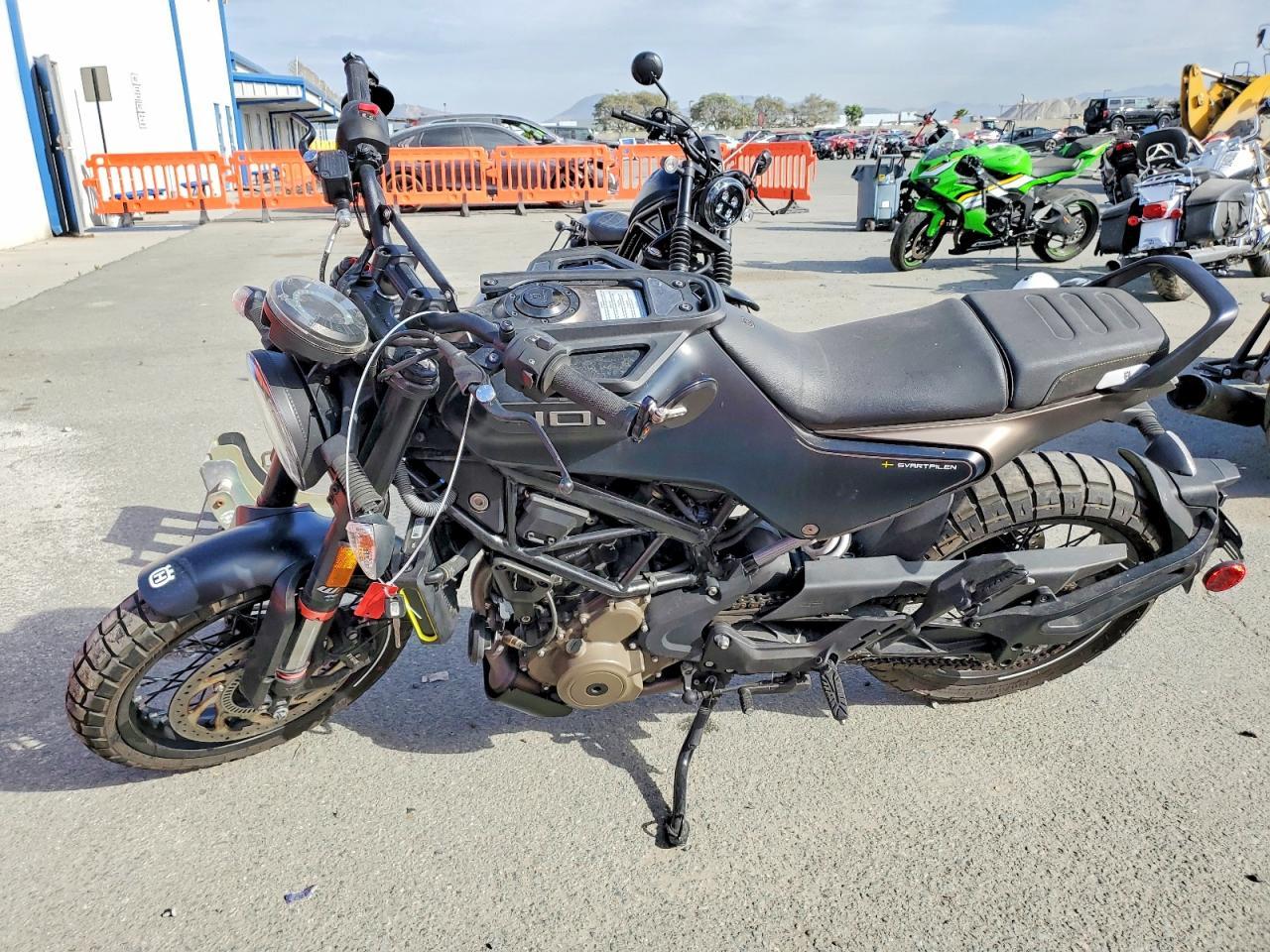 2023 Husqvarna Vitpilen 401/SVARTPILEN 401