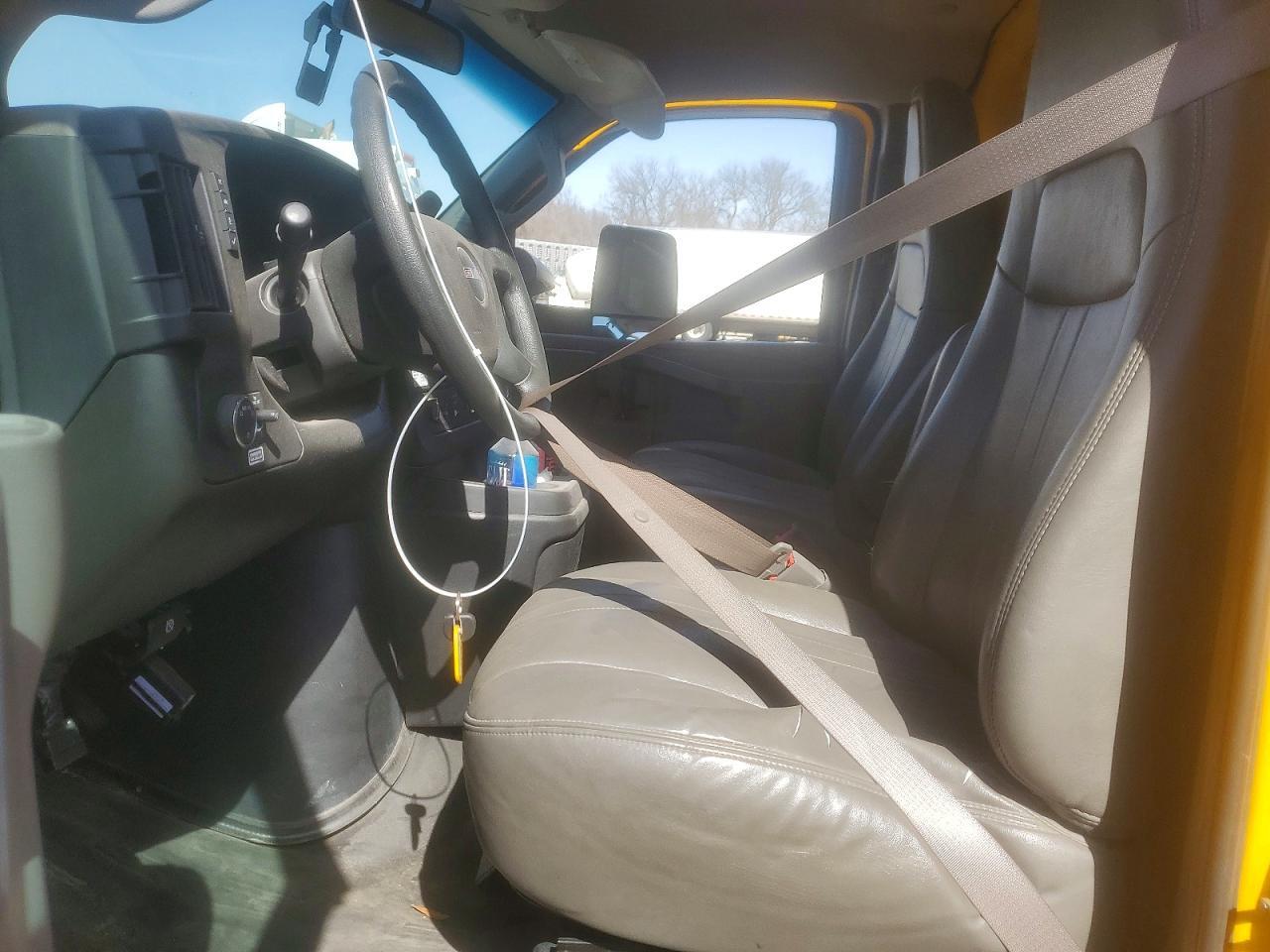 2023 GMC Savana BOX Truck