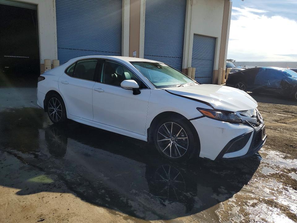 2022 Toyota Camry Hybrid se
