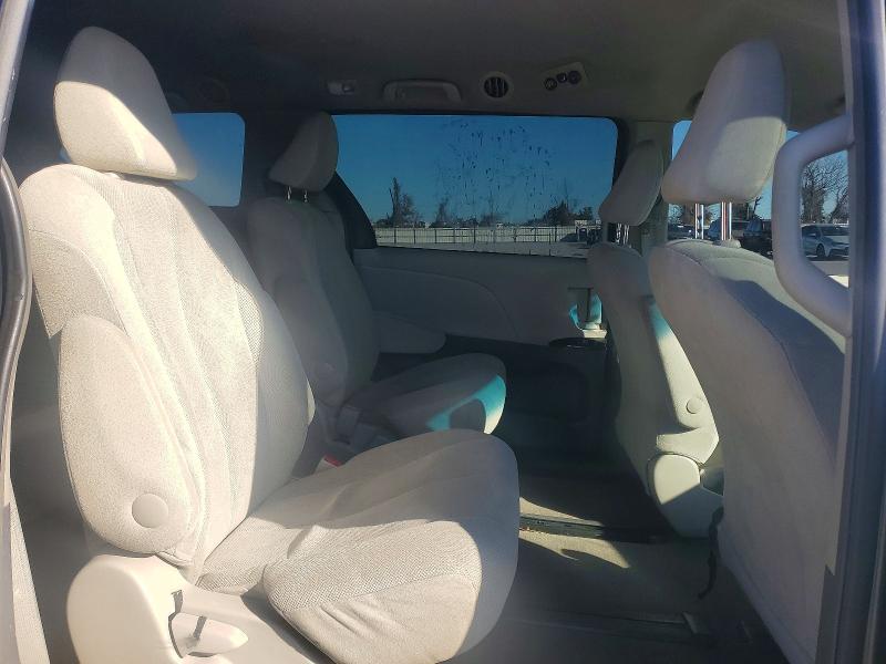 2013 Toyota Sienna l 7-passenger