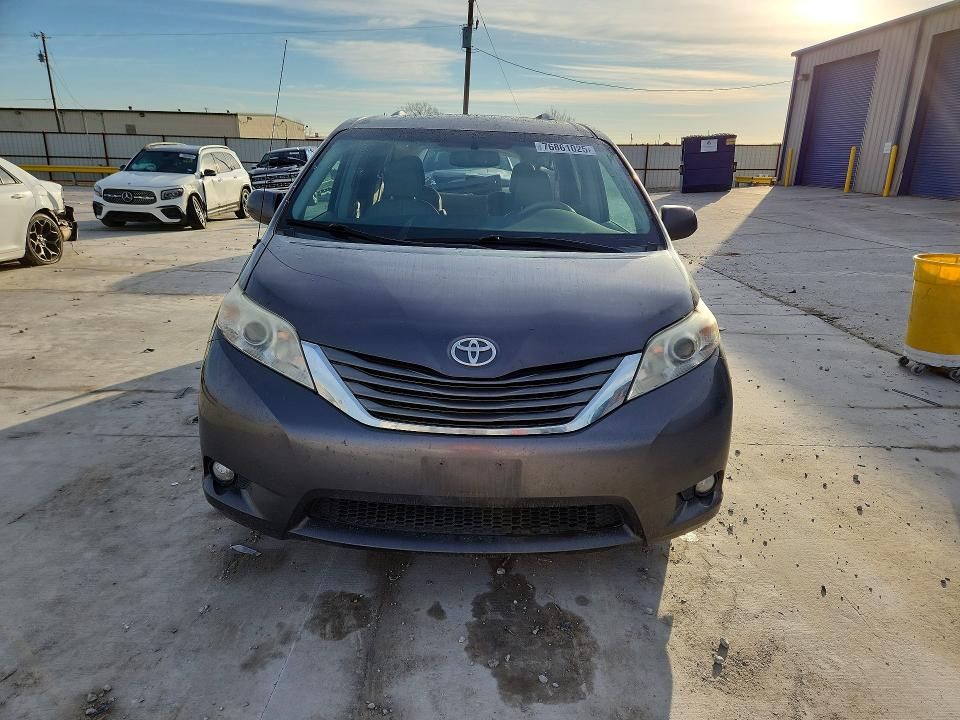 2011 Toyota Sienna xle