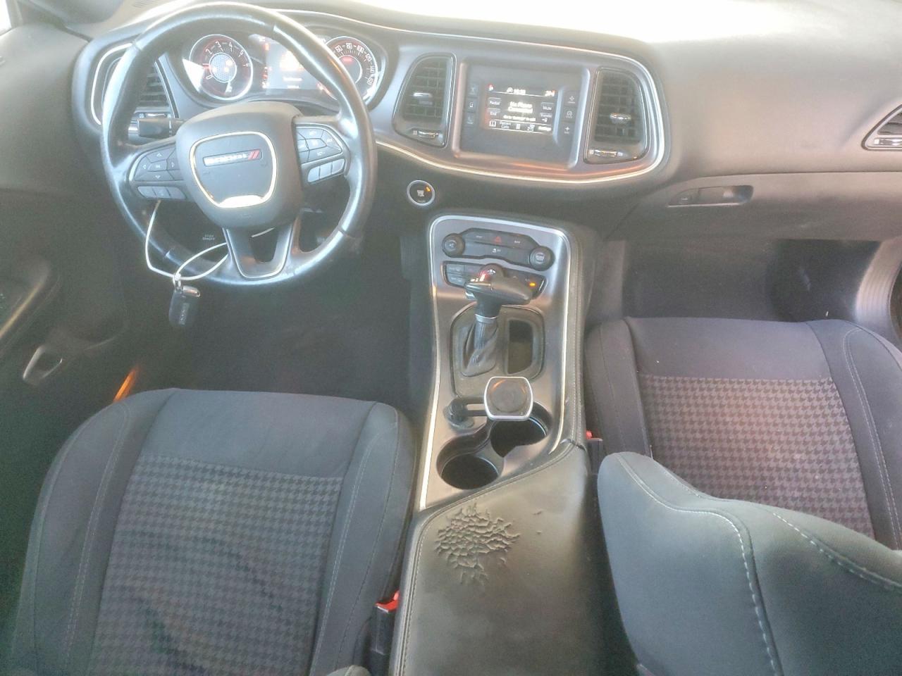 2015 Dodge Challenger sxt