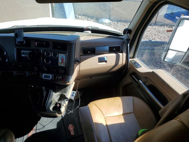 2017 Kenworth T680 Semi Truck