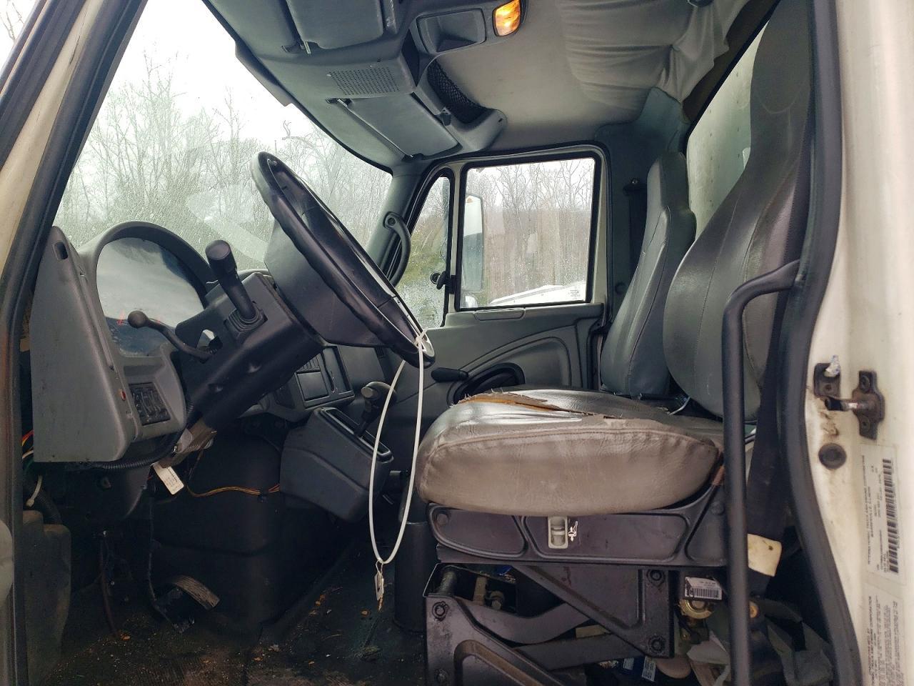 2006 International 4300 BOX Truck