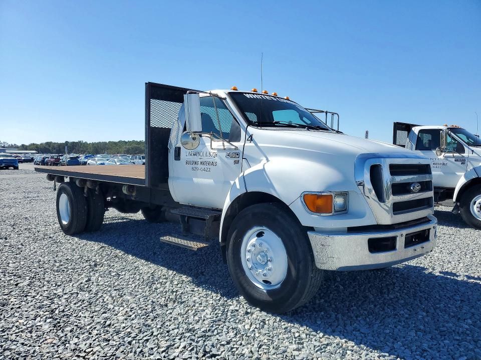 2013 Ford F650 Super Duty Flatbed Truck