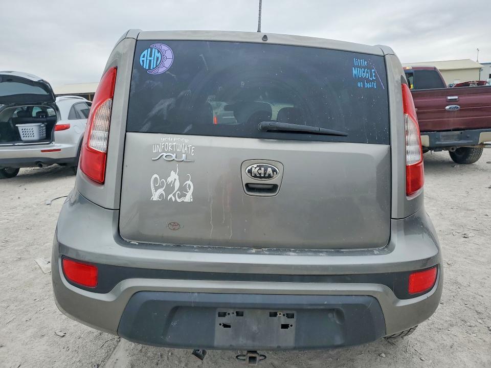2013 KIA Soul +