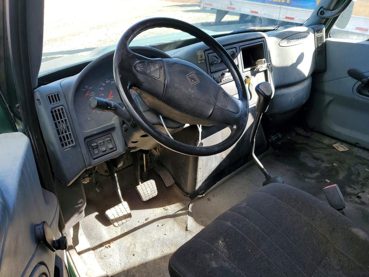 2004 International 4300 BOX Truck