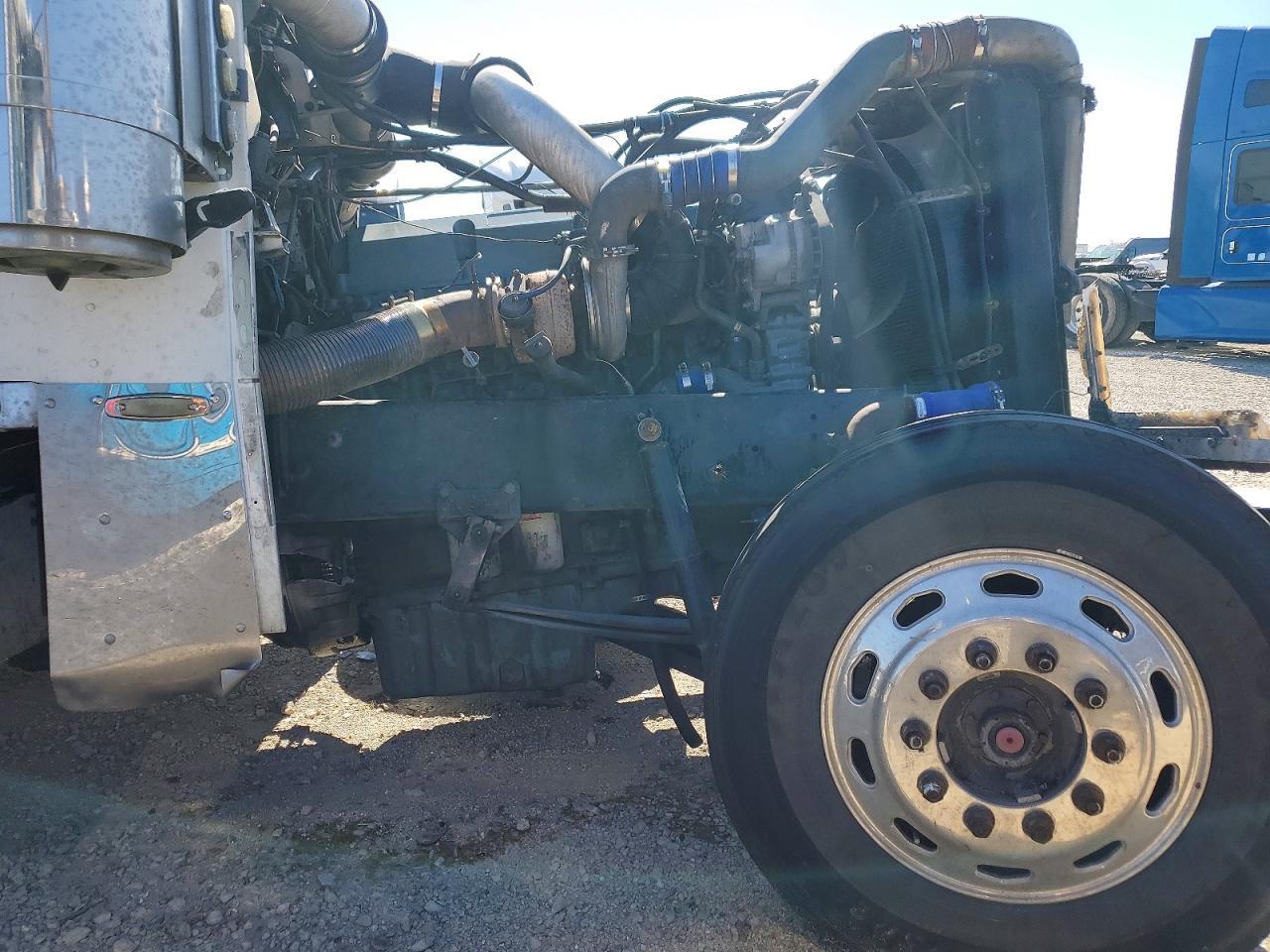 1997 Freightliner Convention Semi Truck