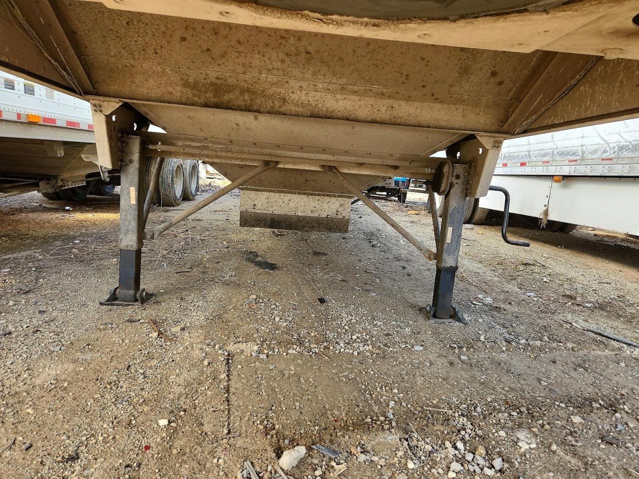 2010 Corn Husker Hopper Bottom Grain Trailer