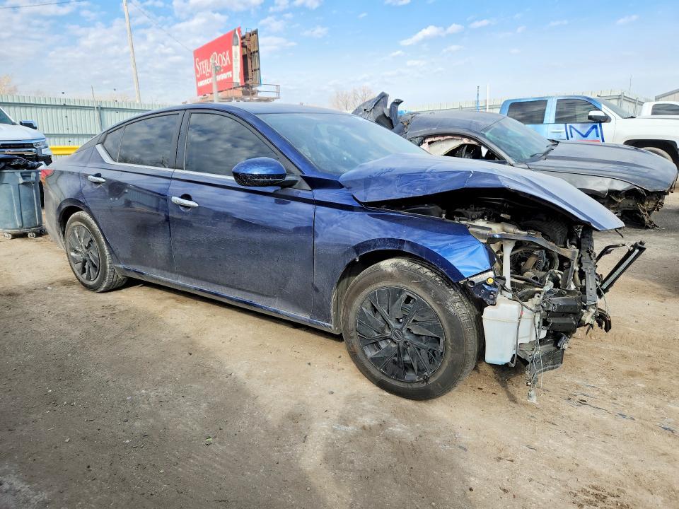 2022 Niss Altima 2.5 s