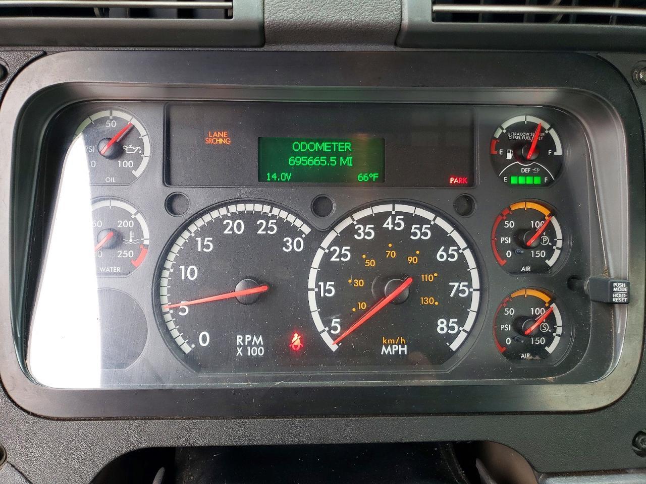 2016 Freightliner Cascadia 125 Semi Truck