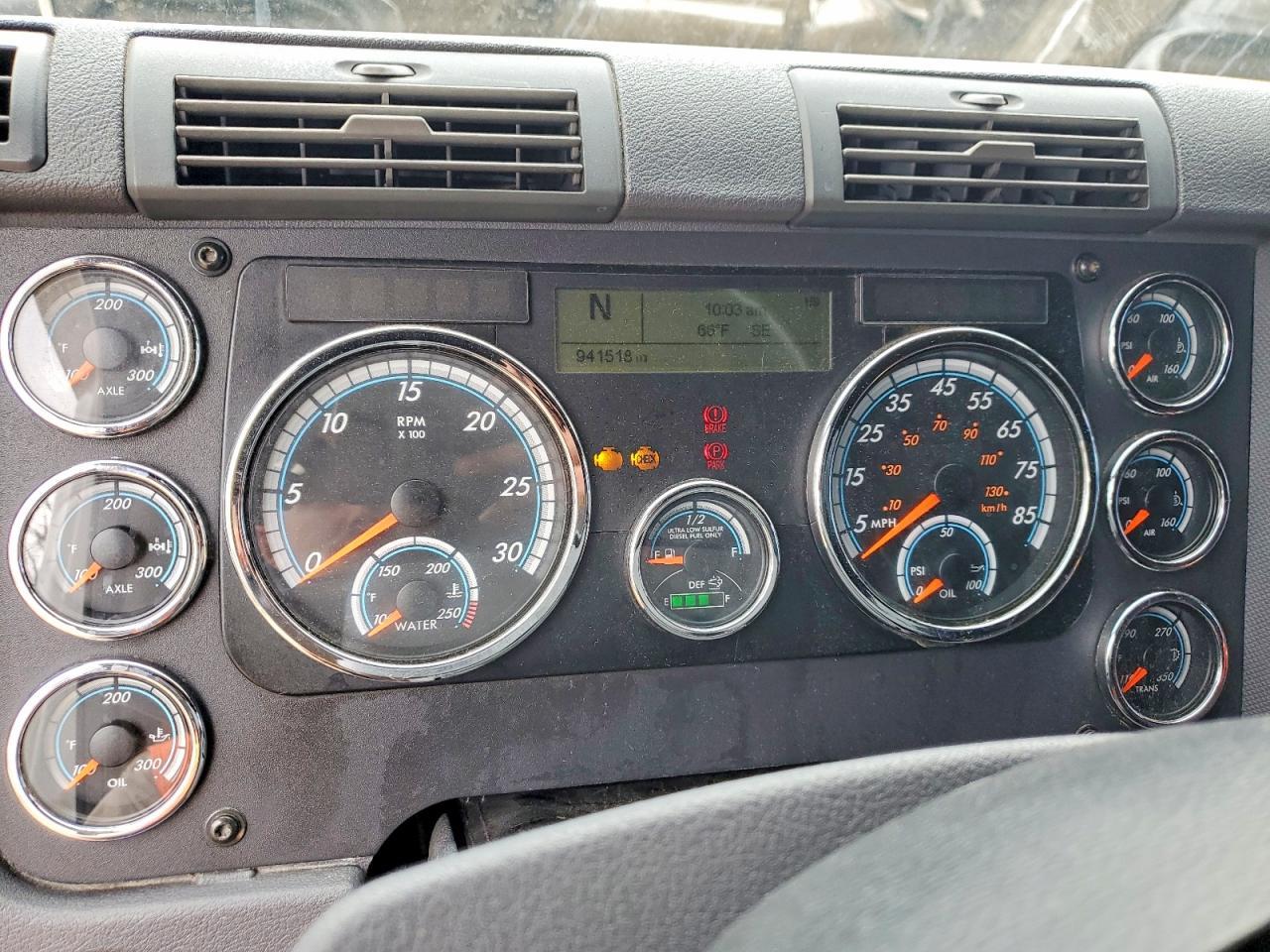 2017 Freigliner 2017 Freightliner Cascadia 125 Semi Truck